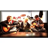 Dagligstuekoncert eller koncert til firmaets  fredagsbar med Fire på stribe.